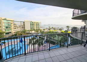 Charming 2bd/2ba w/ Bay View, Pool w/ Lazy River